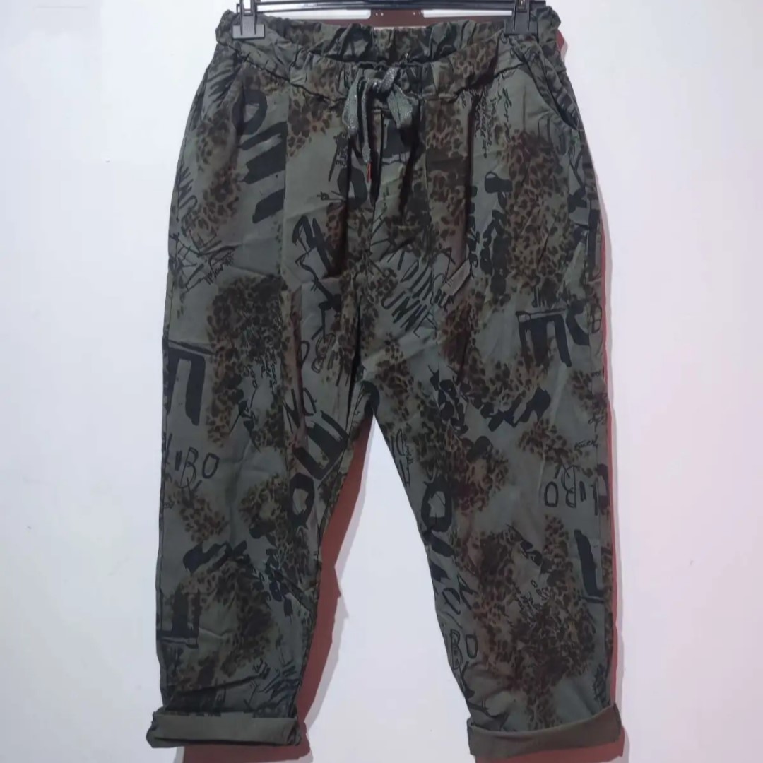 pantalon carotte femme taille haute. Pantalon original gris femme grande taille jusqu'au 56