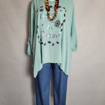 look avec Vêtement chemisier avec forme oversize large et un jeans taille haute grande taille Ensembles femmes grandes tailles