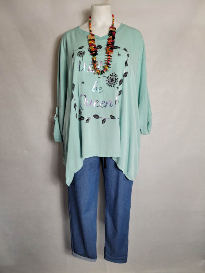 look avec Vêtement chemisier avec forme oversize large et un jeans taille haute grande taille Ensembles femmes grandes tailles