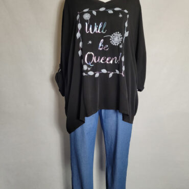 Adopter ce look composé de cet habit blouse avec sa forme large et un jeans taille haute grande taille pour femme