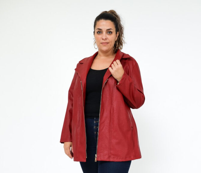 veste simili cuir femme grande taille. Blouson veste longue mi saison couleur rouge disponible en grande taille le must have de la gade robe