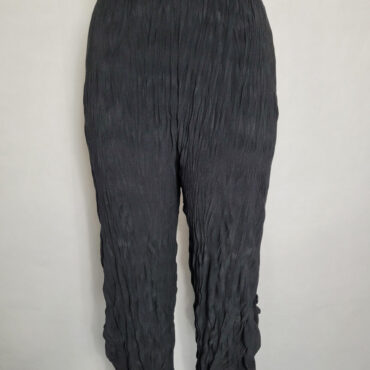 Pantalon femme élastique à la taille. Pantalon noir froissé bouffant femme ronde