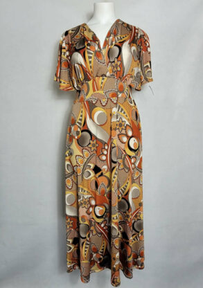 Robe longue pour femme. robe manche courte longue femme coupe empire ocre graphic femme chic