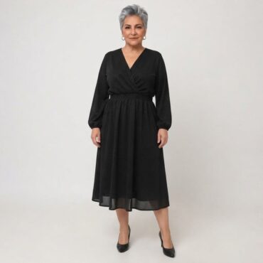 Robe Longue Chic et élégante noir grande taille porté par femme senior