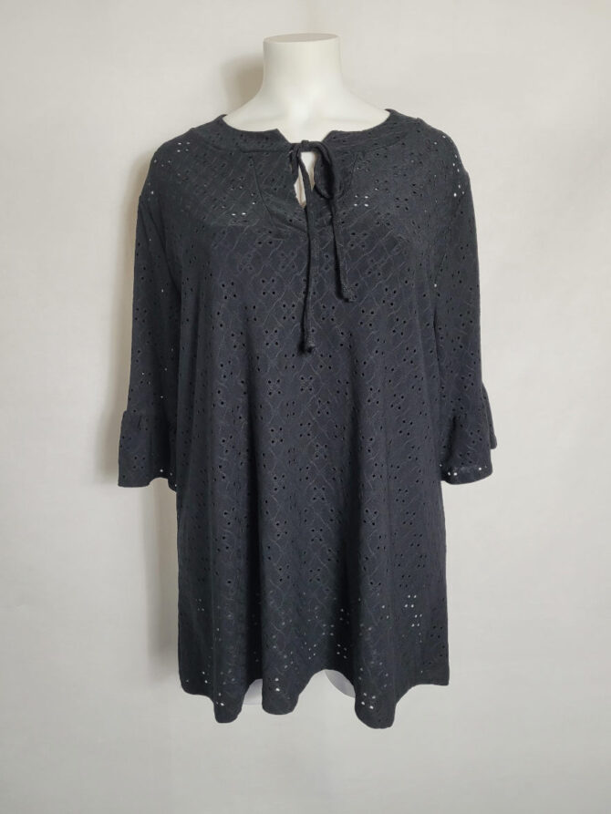 Chemisier femme ronde chic noir ; vetements grande taille femme chic
