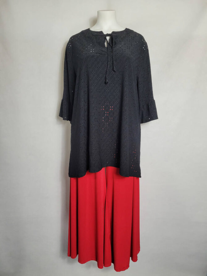 tenue femme ronde chic tunique noir et pantalon large rouge taille elastique.Chemisier femme ronde chic noir ;pour ensemble pantalon tunique pour mariage grande taille vetements grande taille femme chic