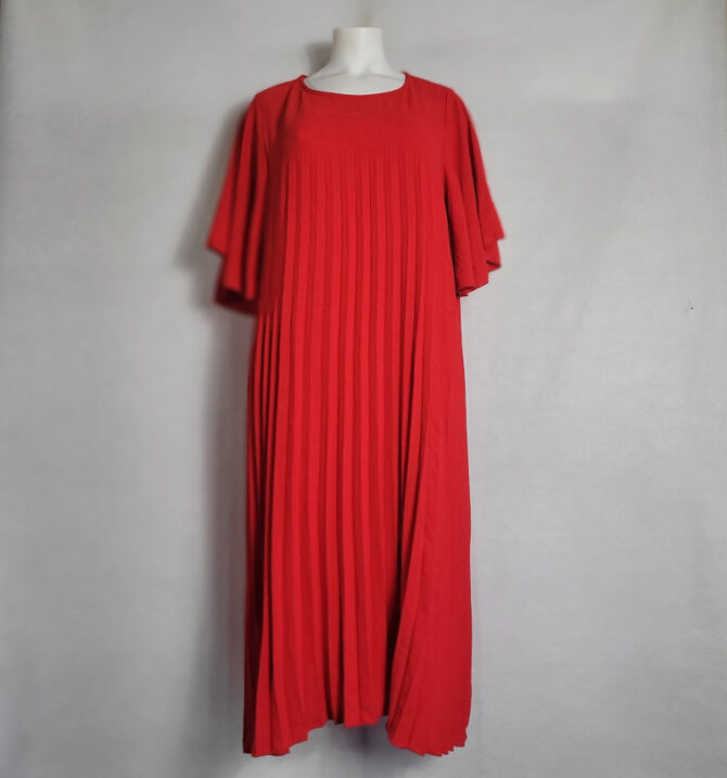 robe de soirée longue pour mariage chic rouge à plis  manches courte col rond ; Robe sublimant la silhouette