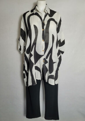 grande chemise femme original, noir blanc, Idée look femme ronde