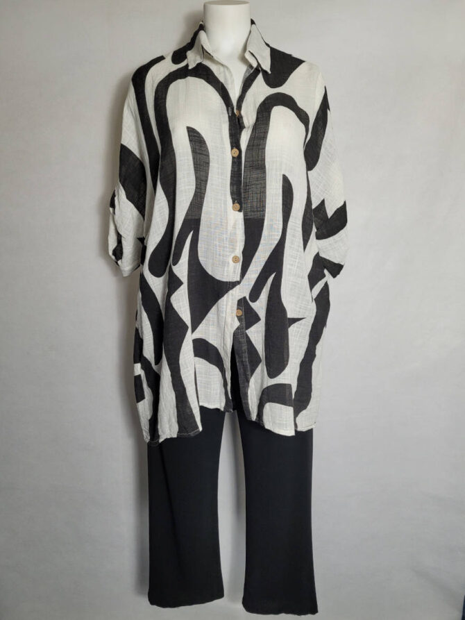 grande chemise femme original, noir blanc, Idée look femme ronde