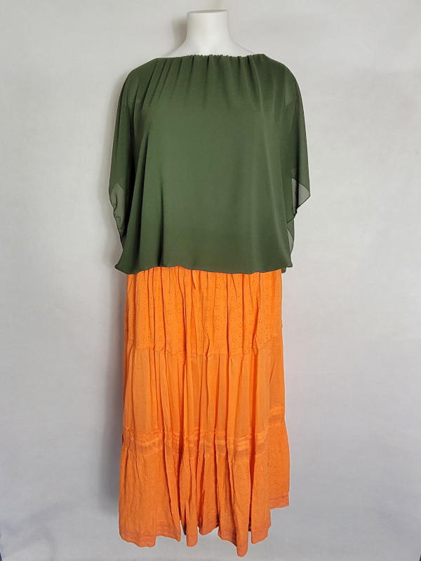 vetement femme ronde ete jupe longue orange et blouse kaki