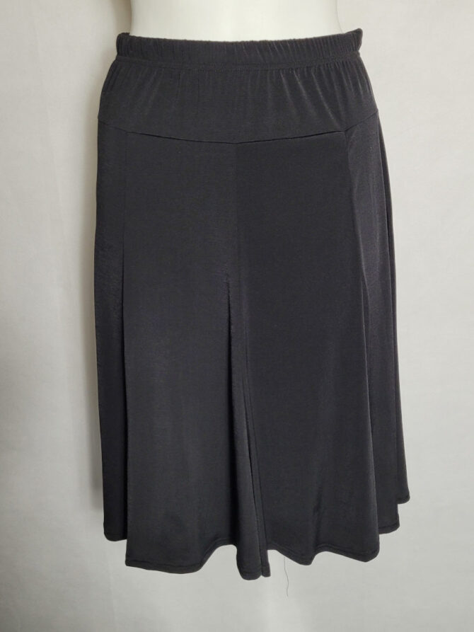 jupe noire femme courte coupe évasée