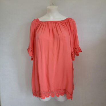 haut femme ronde col rond elastique te manches courte et couleur corail
