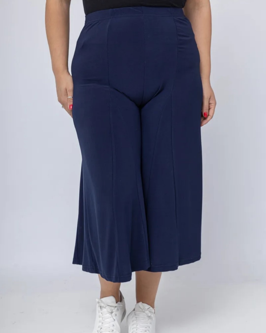 jupe courte fluide femme marine coupe évasée matière extensible convient pour toutes les silhouettes.