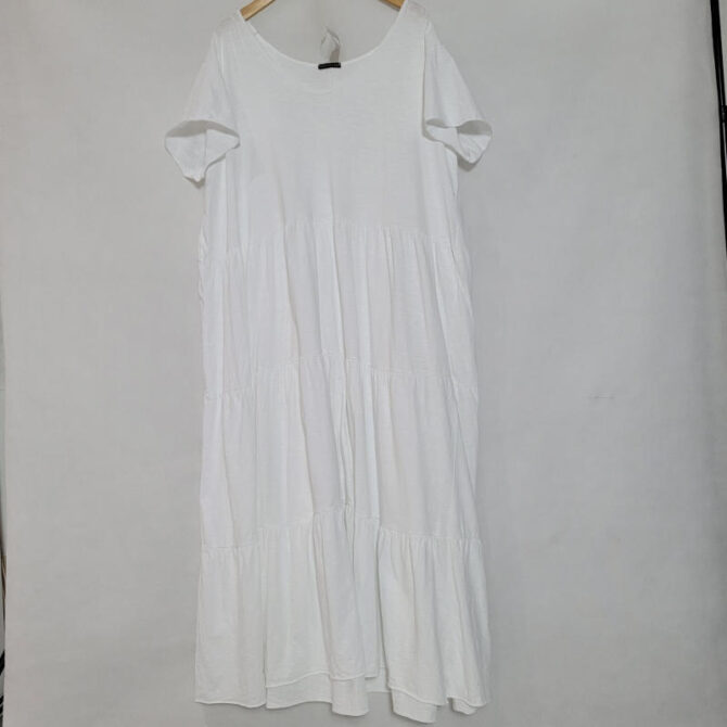 robe tee shirt oversize longue en coton manches courtes et coupe évasée, parfaite pour l'été, robe blanche grande taille disponible. Du 46 au 58