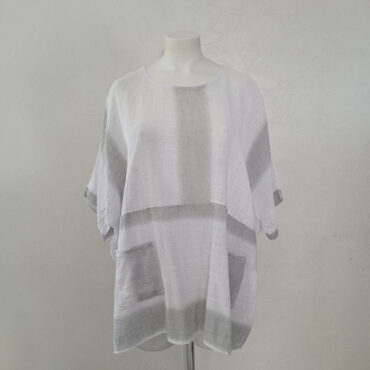 Haut femme oversize. chemisier ample en coton blanc et gris et col rond