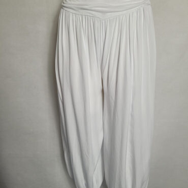 Disponible dans la Boutique de vêtement ce pantalon grande taille confortable pour femme original