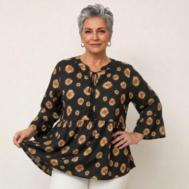 Femme 50 ans et plus portant Tunique légère femme manches courtes