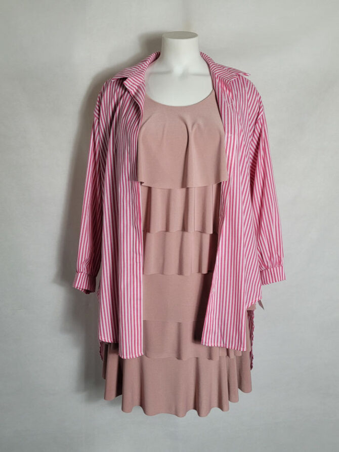 Look vêtements Robe + chemise en grande taille pour femme ronde habits originaux