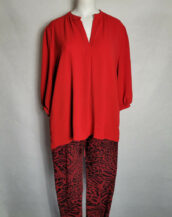 Ensemble pantalon et tunique pour mariage. Ensemble femme tailleur avec tunique rouge et pantalon leopard extensible tenu pour soiree chic