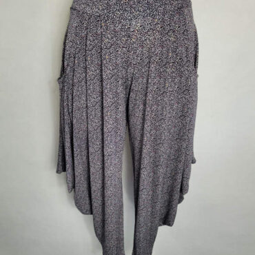 Sarouel femme pas cher | pantalon bouffant ample : les sarouels offrent une grande liberté de mouvement et sont très confortables à porter, surtout par temps chaud. Il apporte une touche décontractée et bohème à votre tenue, parfait pour un look relax et tendance. De plus, nos sarouels sont à prix abordable.