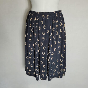 Large choix de jupes courtes évasées fluide avec ceinture élastique confortable disponible jusqu'a la taille 52