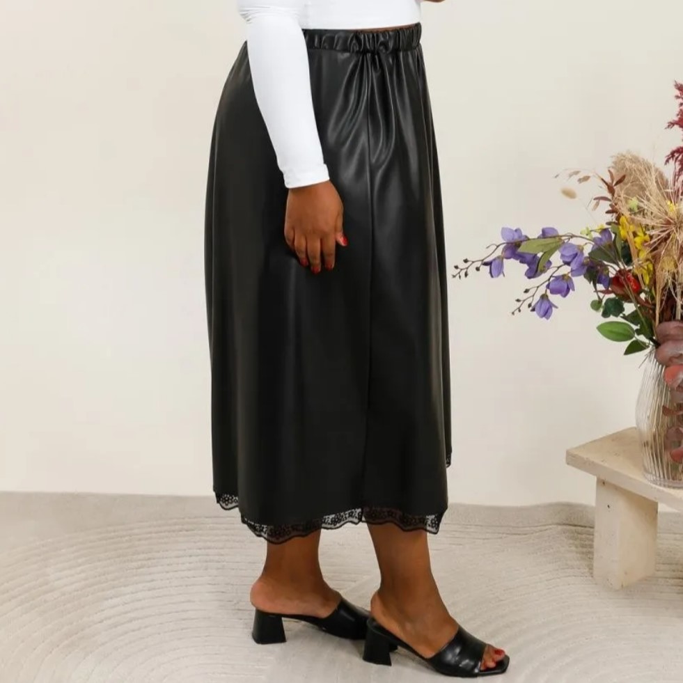 jupes simili cuir courtes évasées fluide avec ceinture élastique confortable disponible jusqu'a la taille 58