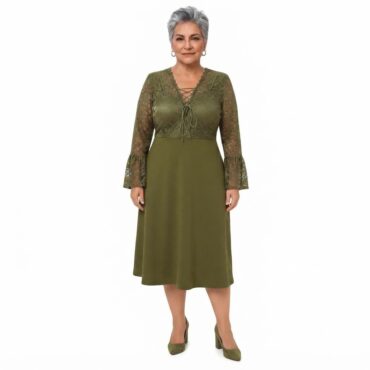 robe mi longue en dentelle coleur kaki porter par femme senior
