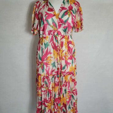 robe longue champetre voile floral, manches courtes et col V avec un lien pour marquer la taille