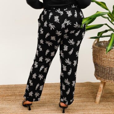 Pantalon fluide femme taille élastique noir à imprimé feuille taille élastique | mode femme ronde jusqu'au 58