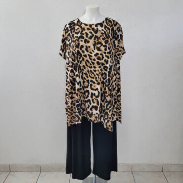  idée look pour femme ronde tenue mariage pour femme ronde haut leopard et pantalon blanc