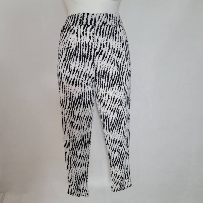 pantalon fuselé femme motif animalier noir et blanc taille élastique