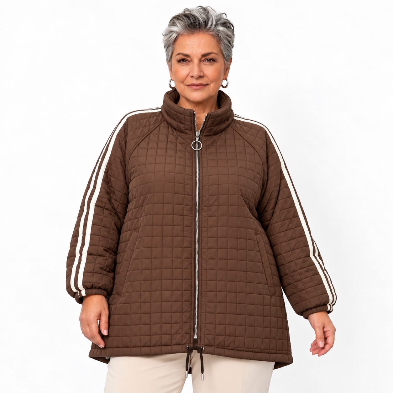 manteau femme oversize matelassé porté par senior plus de 50 ans