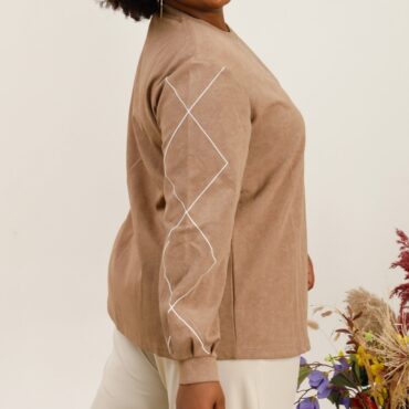 sweat shirt pull fin femme col rond maille légère conviens pour senior femme couleur camel et manches longues jusqu'au 58