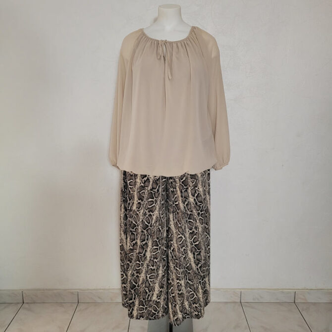 ensemble femme habillé pour mariage avec pantalon large python et blouse beige grande taille femme