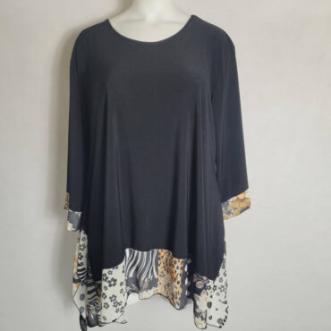Tunique femme chic et originale Parfaite pour une soirée : couleur noire ornée de fleurs et coupe évasée pour gommer les hanches fortes. | vetements grandes tailles chic