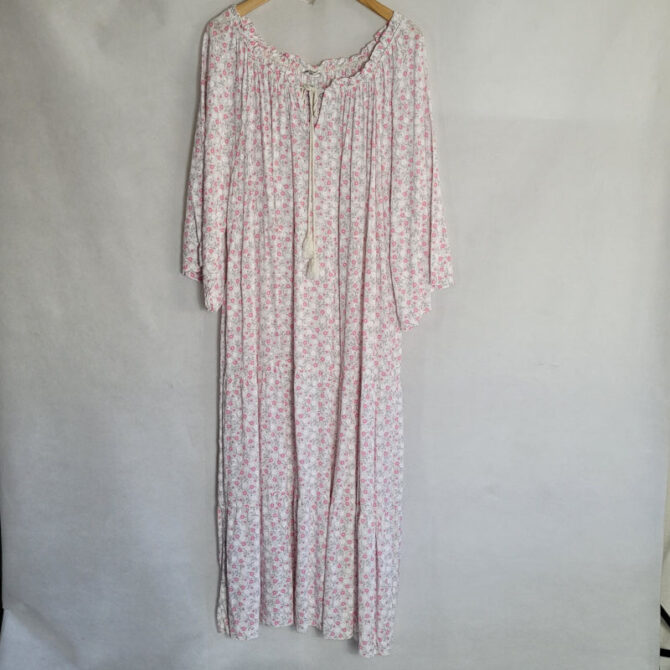 robe longue grande taille bohème à manches courte tissu leger et fleurie