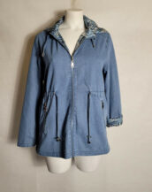 veste en jean longue pour femme avec capuche amovible et fermeture zip cette veste grande taille femme tendance est incontournable du dressing 