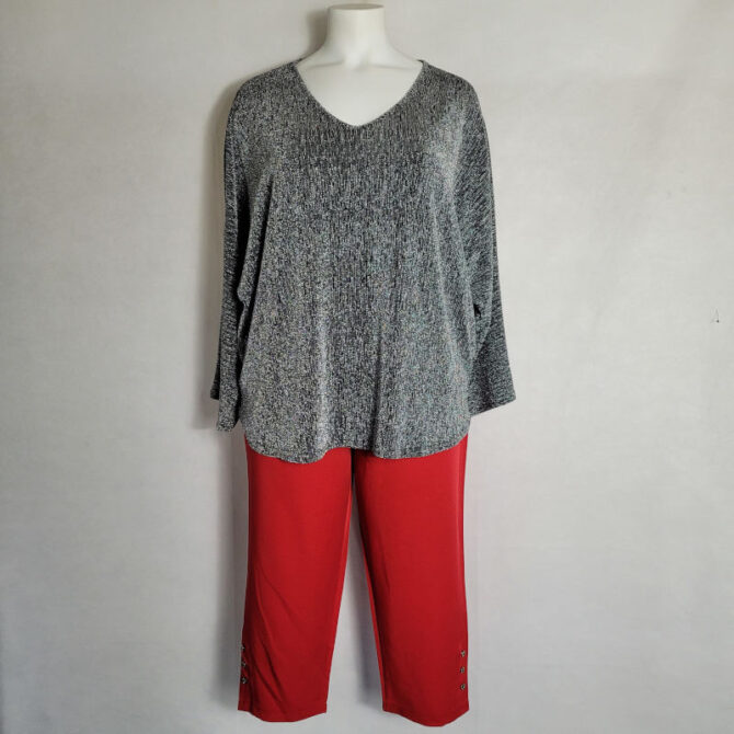 idee look pantacourt rouge femme grande taille et tunique à paillette