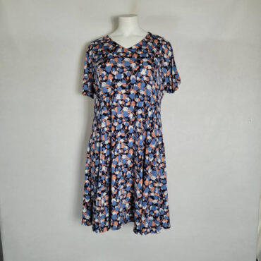 Robe évasée fluide femme ronde à motif col V et manches courtes