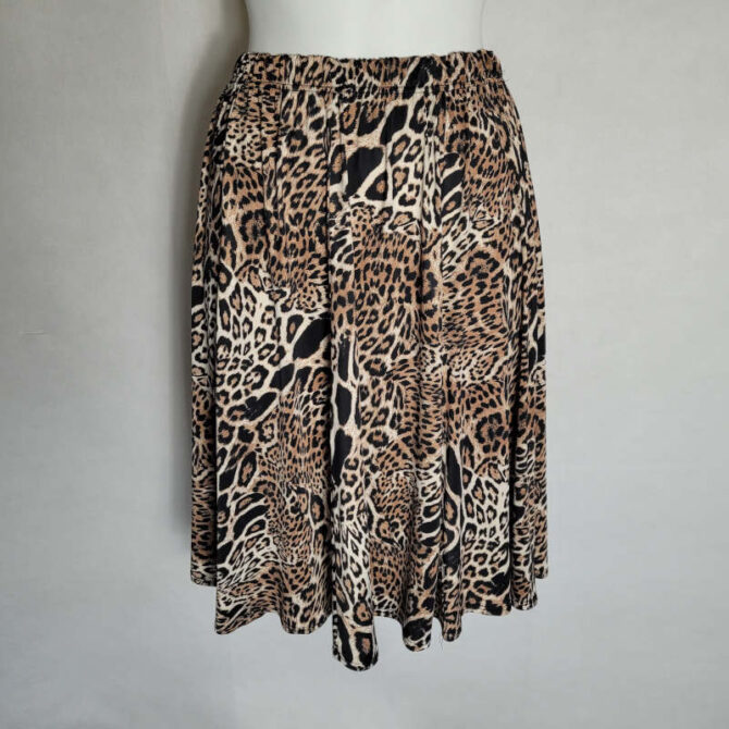 jupe leopard courte fluide évasée parfaite pour un style audacieux et un confort sans faille avec sa taille elastique