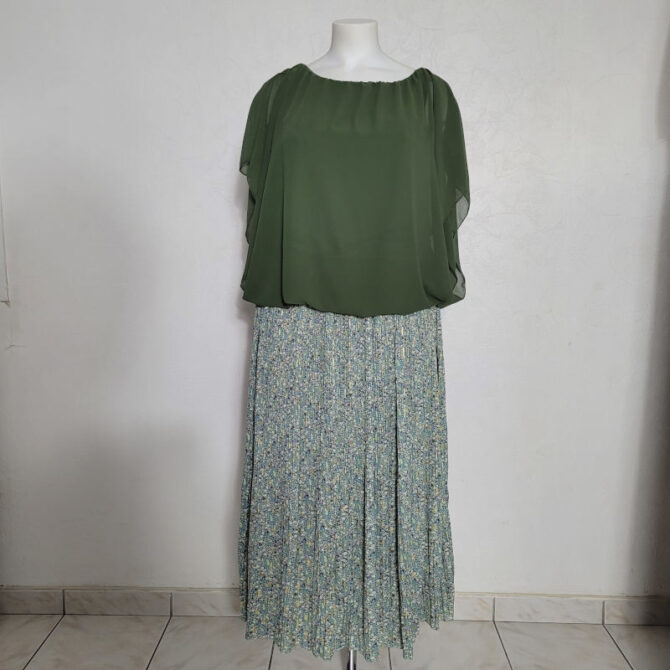 look avec jupe longue plissée fleurie bohème haut