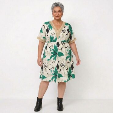 robe imprimée femme ronde florale manches courte col V porté par femme de 60 ans et plus